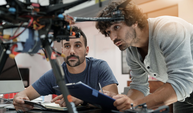 Bedienung und Programmierung von Robotern einfach machen